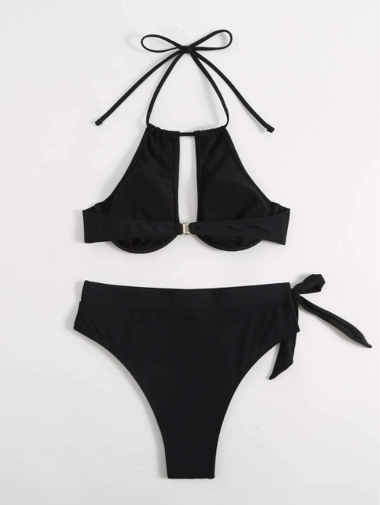 Ensemble bikini pour femme avec découpes sophistiquées et liens ajustables de berg-feldt