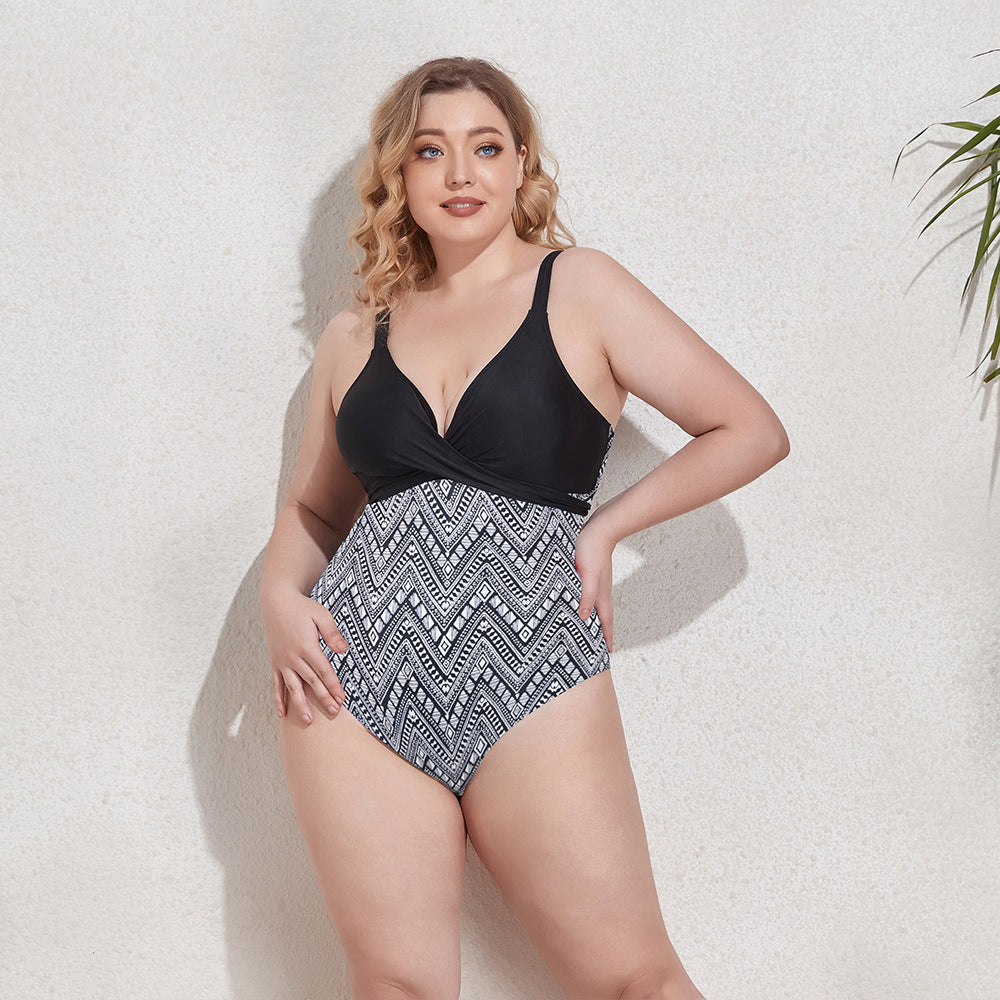Maillot de bain stylé pour femme avec haut cache-cœur et motif graphique montagnes et champs