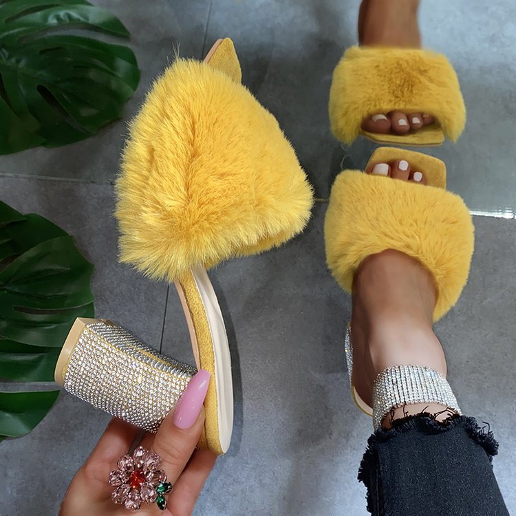 Mules glamourous pour femme avec fausse fourrure douillette et talon pailleté Berg-Feldt
