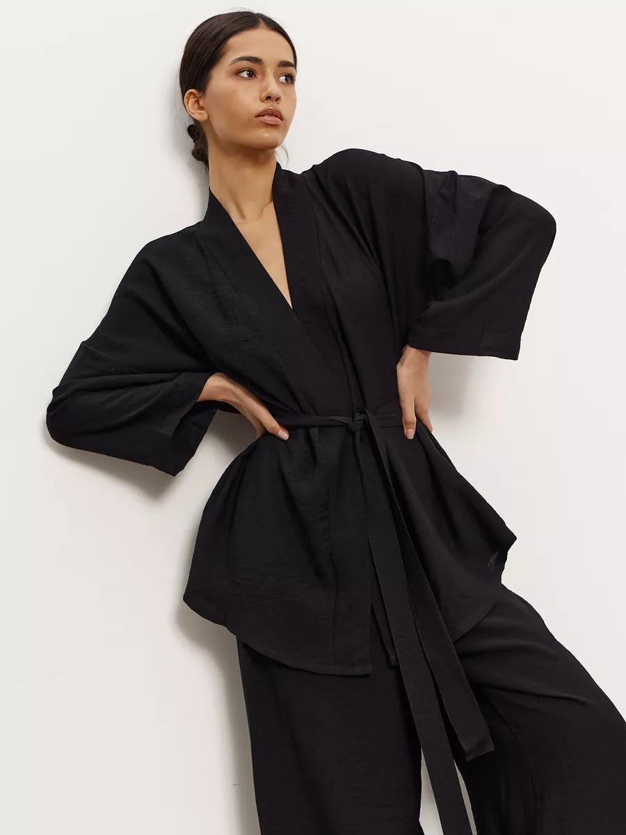 Peignoir élégant de femme style kimono avec ceinture et manches longues de berg-feldt