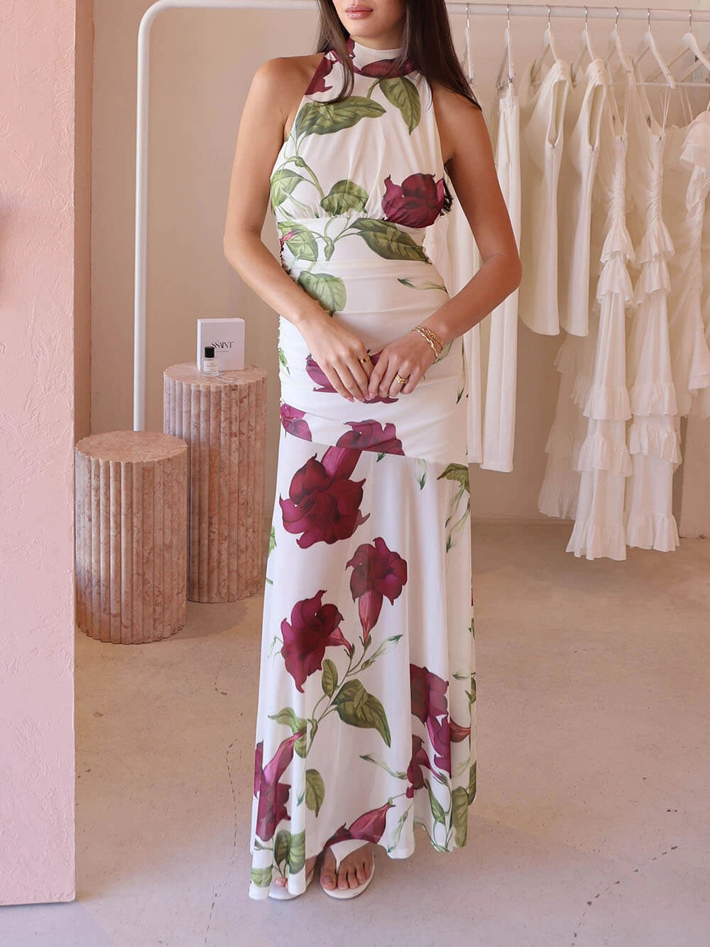 Figurbetontes Maxikleid für Damen mit floralem Halter-Ausschnitt von berg-feldt