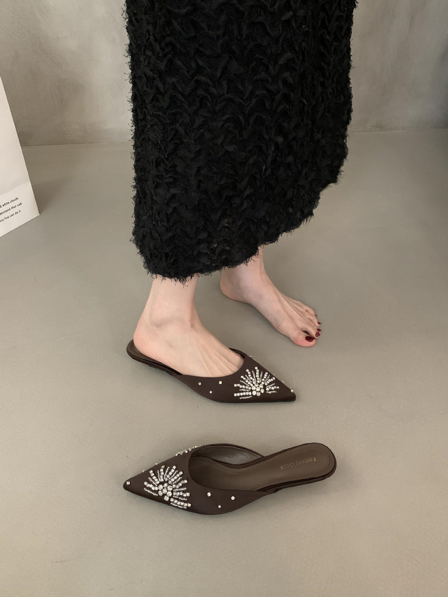 Damen-Slipperschuhe mit Spitze und Verzierungen von berg-feldt