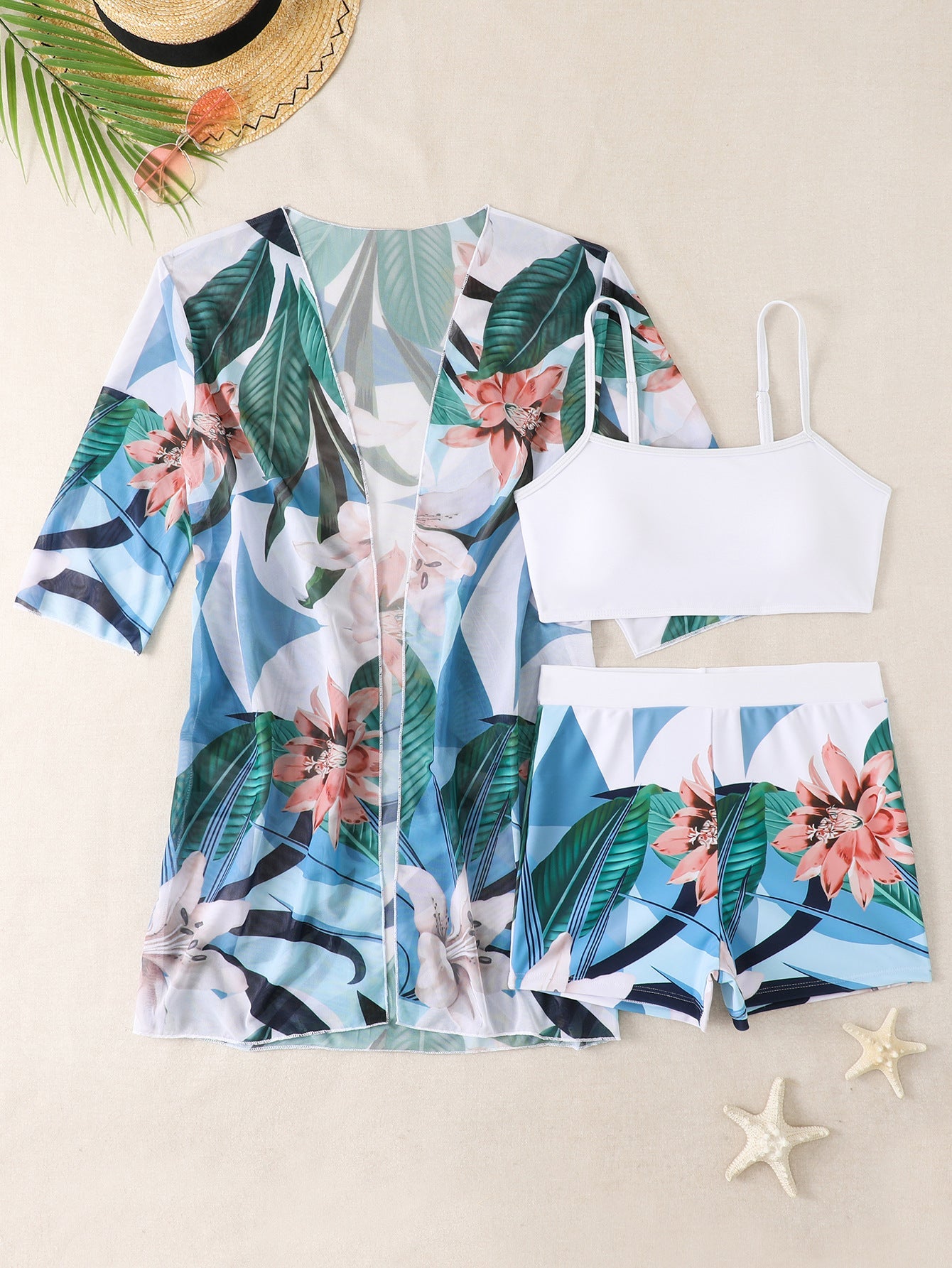 Mode de plage pour femmes : Kimono fleuri et short sportif de berg-feldt