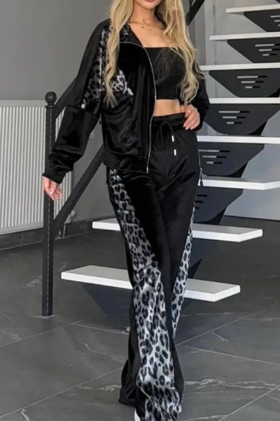 Damen Sportlicher Lounge-Anzug mit elegantem Leoprint Berg-Feldt