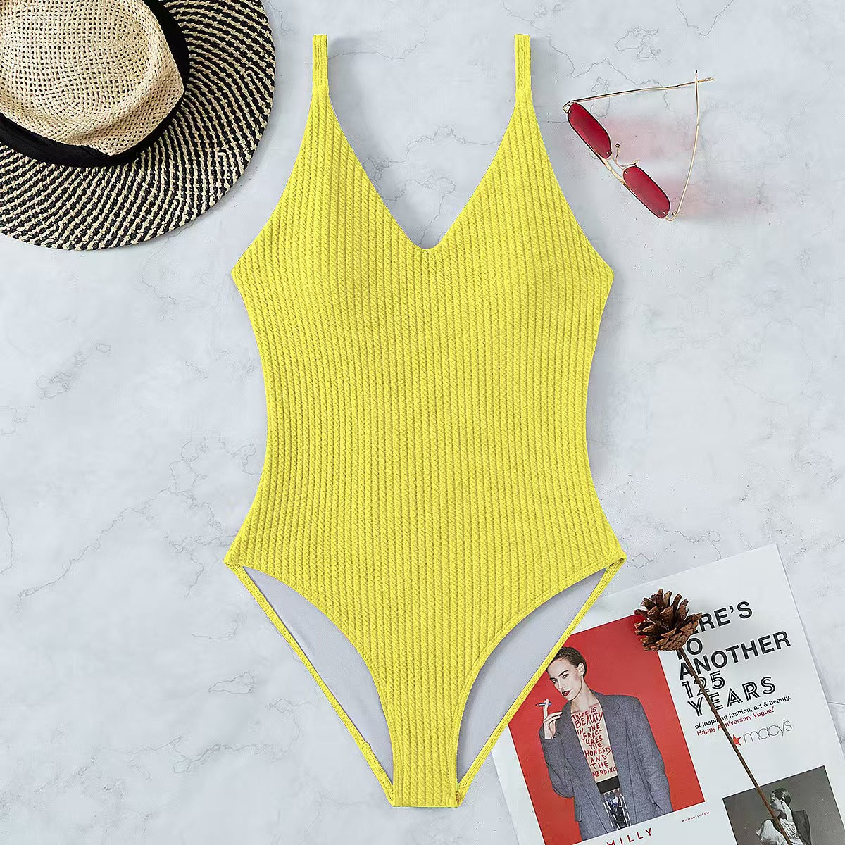 Maillot de bain côtelé moderne avec décolleté plongeant de berg-feldt