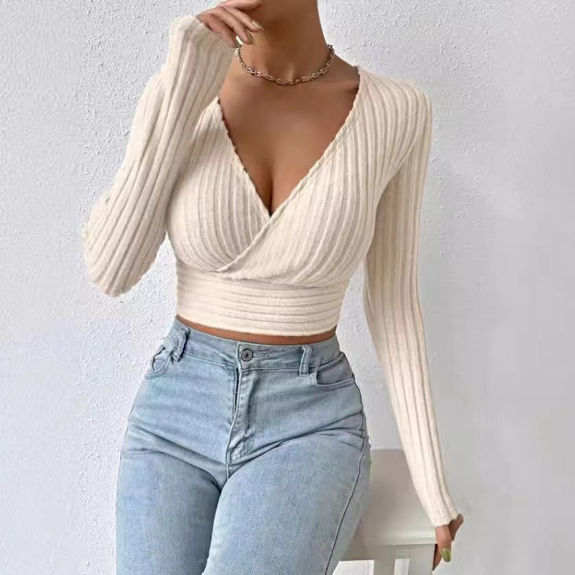 Haut côtelé moulant pour femme avec décolleté en V profond et manches longues par berg-feldt
