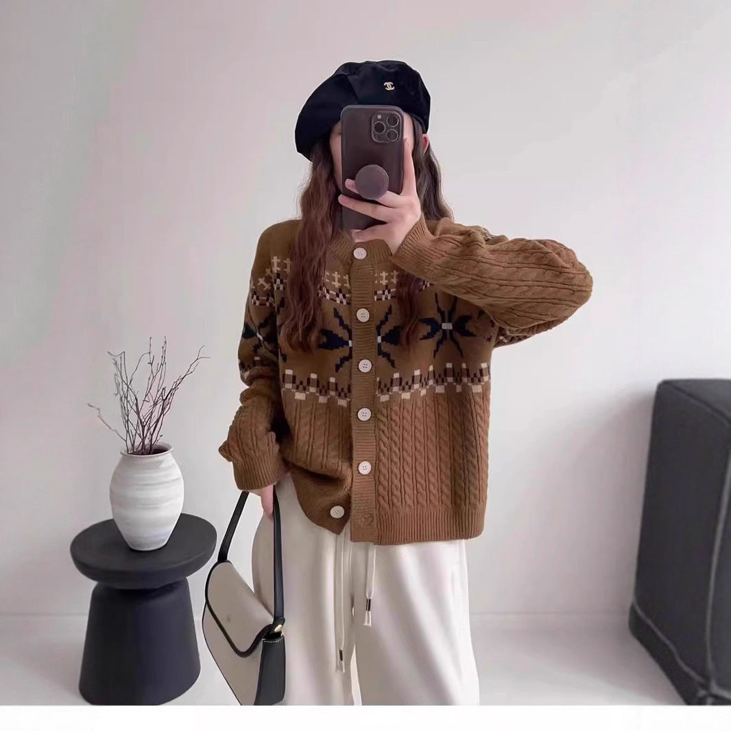 Gilet tricoté pour femmes avec motifs traditionnels et gros boutons Berg-Feldt