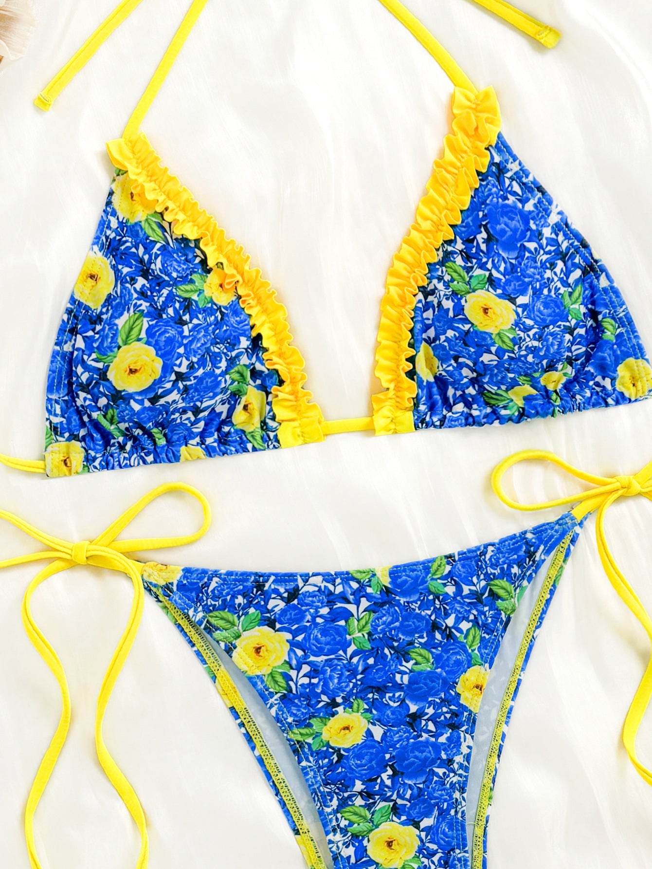 Haut de bikini fleuri à volants pour femme