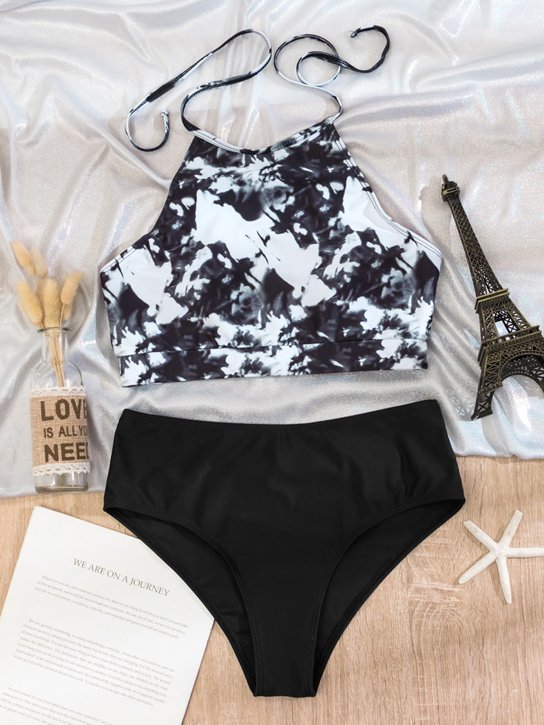 Haut de bikini élégant pour femme avec col montant et design bicolore par berg-feldt