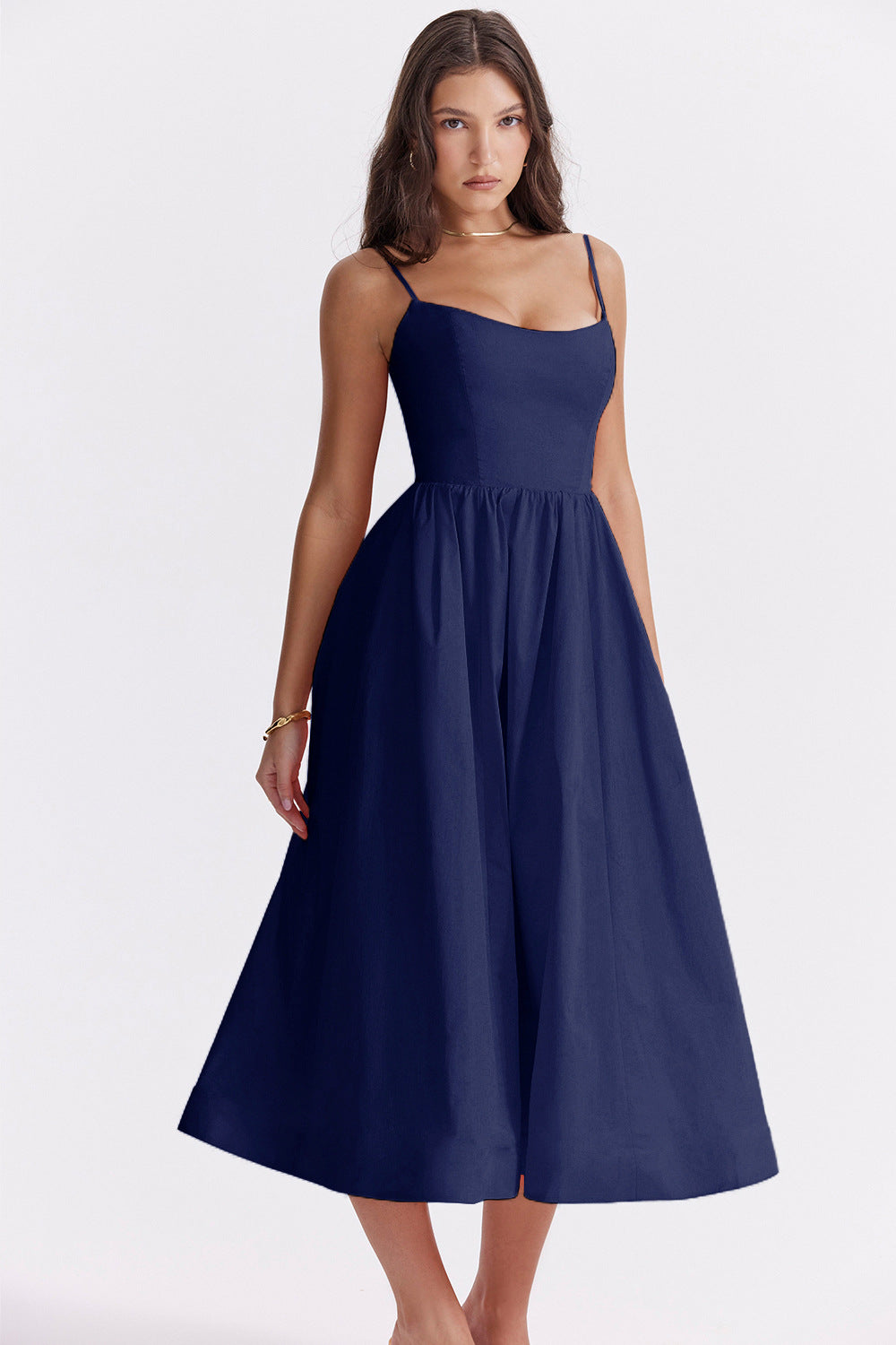 Robe longue féminine à fines bretelles et jupe évasée Berg-Feldt