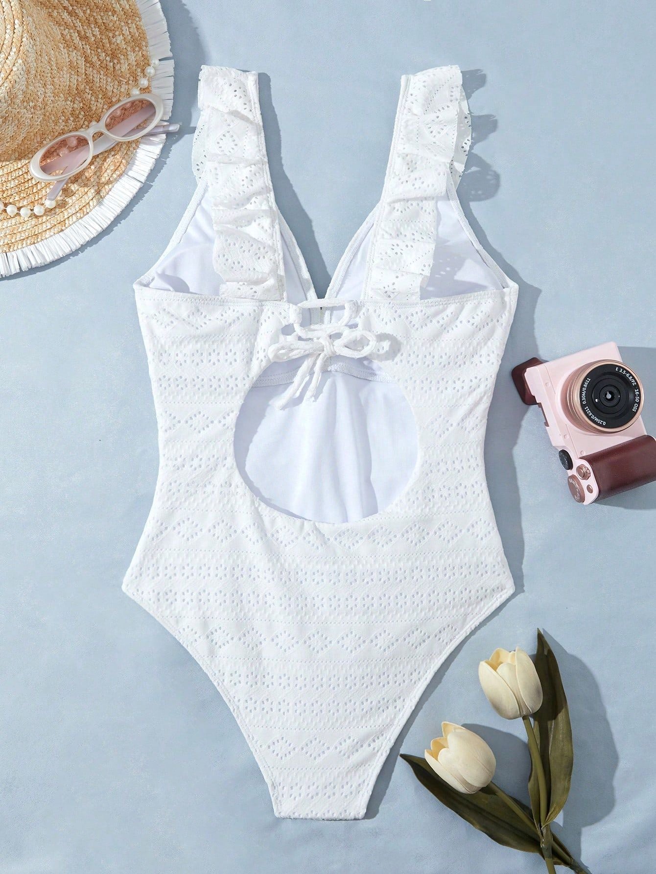 Élégant maillot de bain pour femme avec volants et découpes de berg-feldt