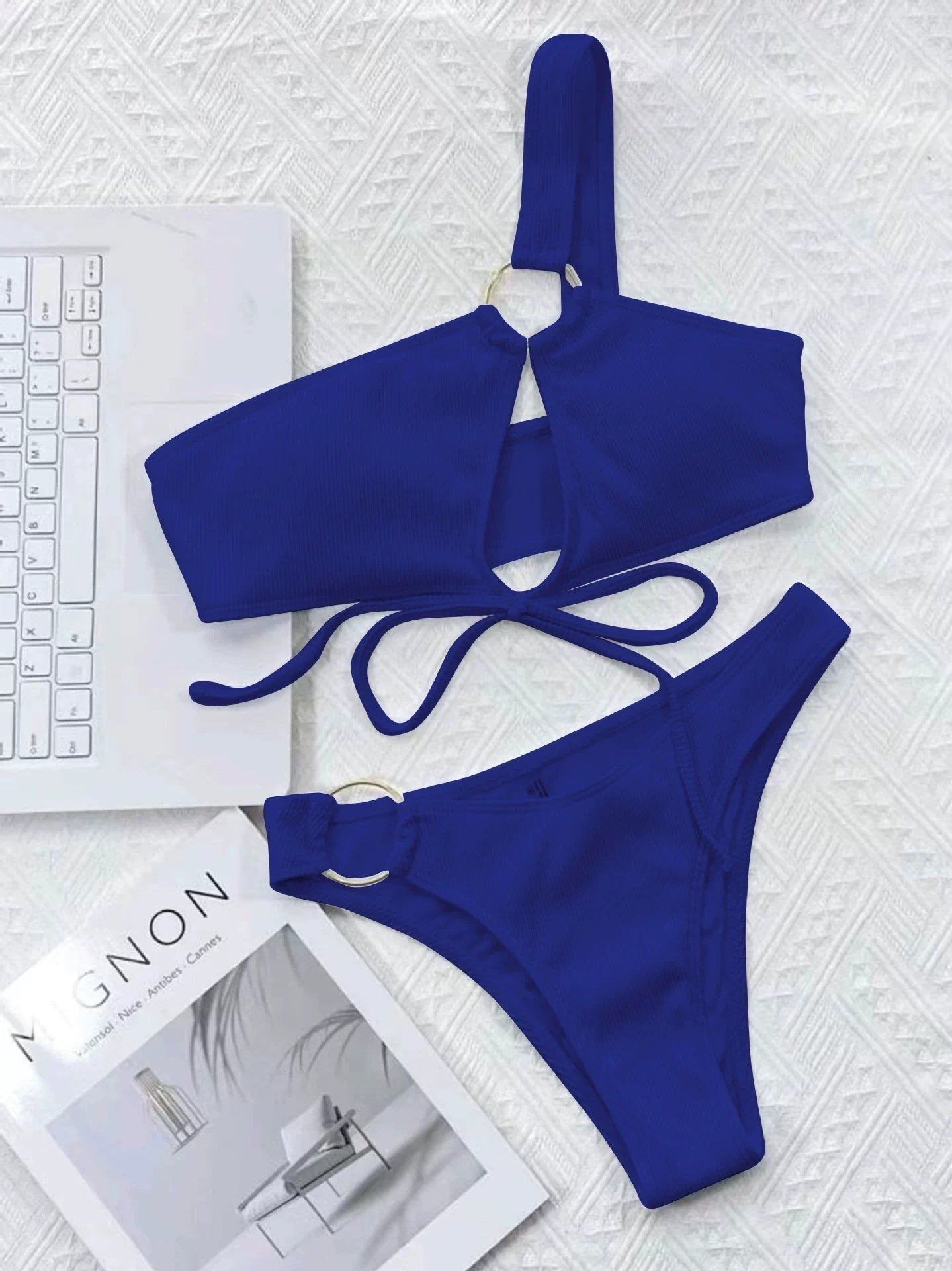 Ensemble de bikini Berg-Feldt pour femme avec découpe élégante