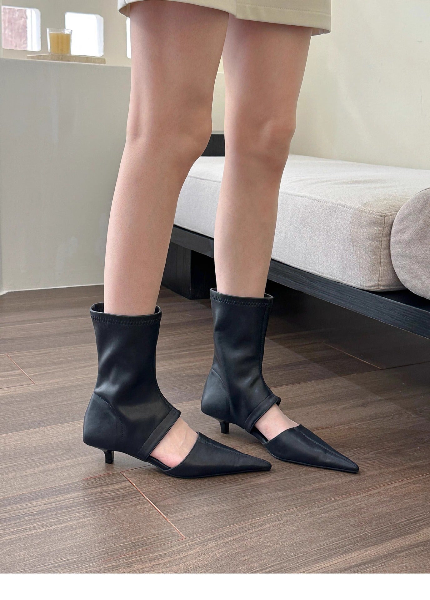Élégantes bottines montantes pour femme avec bout pointu et découpes de Berg-Feldt