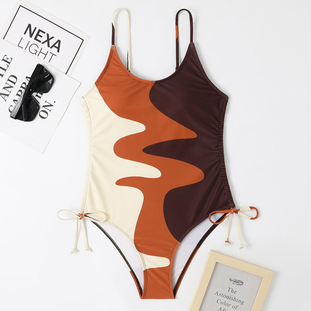 Maillot de bain une pièce pour femme avec élégant motif ondulé et bretelles réglables, de berg-feldt