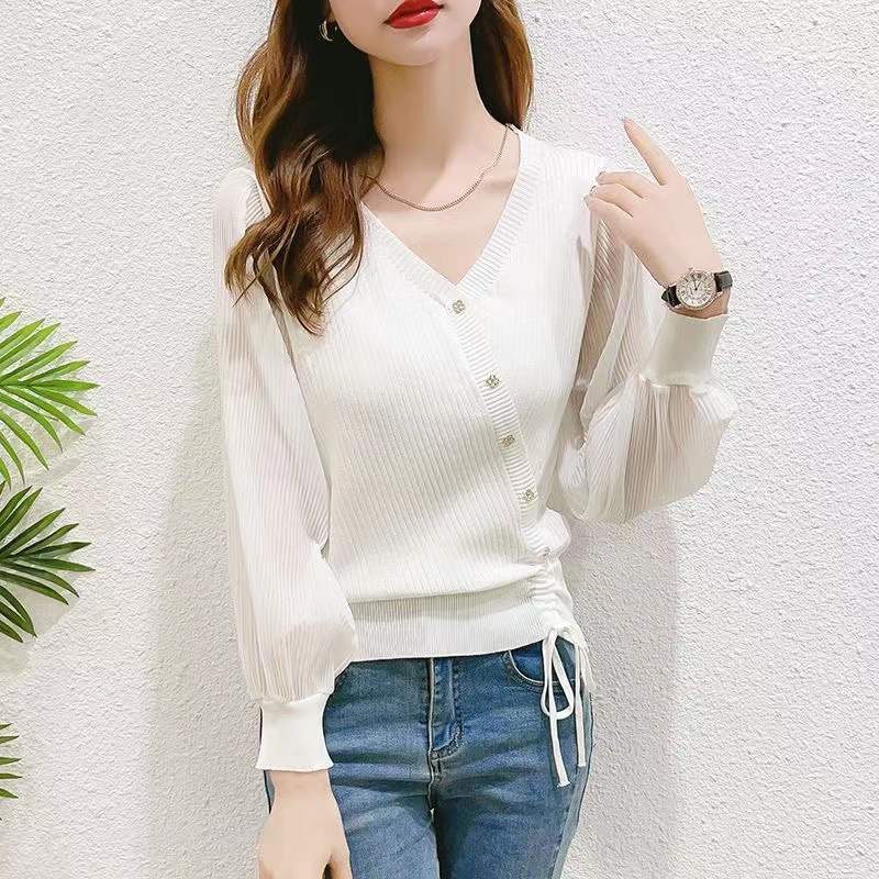Pull en maille élégant pour femme avec boutons décoratifs et manches transparentes Berg-Feldt