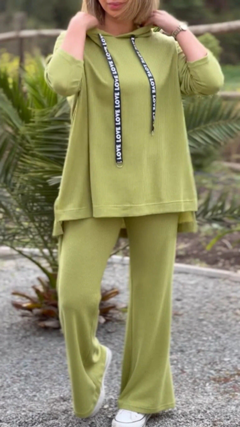 Loungewear Damen Sportanzug mit Kapuze und weiten Hosen von berg-feldt