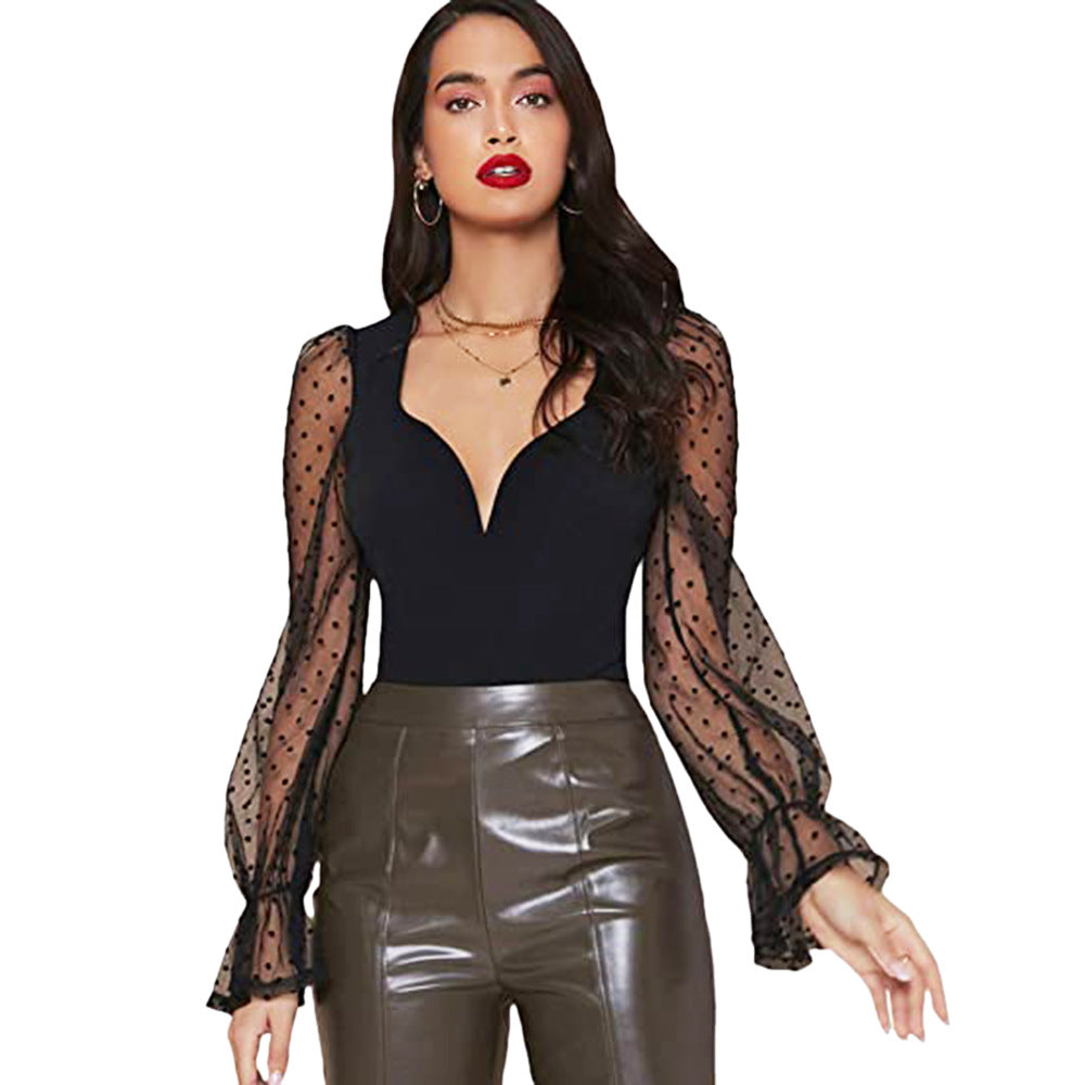 Eleganter Damen-Bodysuit mit tiefem V-Ausschnitt und Puffärmeln von berg-feldt
 - berg-feldt