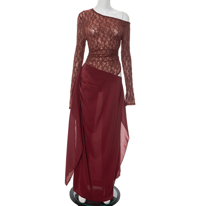 Robe longue élégante à épaule dénudée et dentelle de berg-feldt