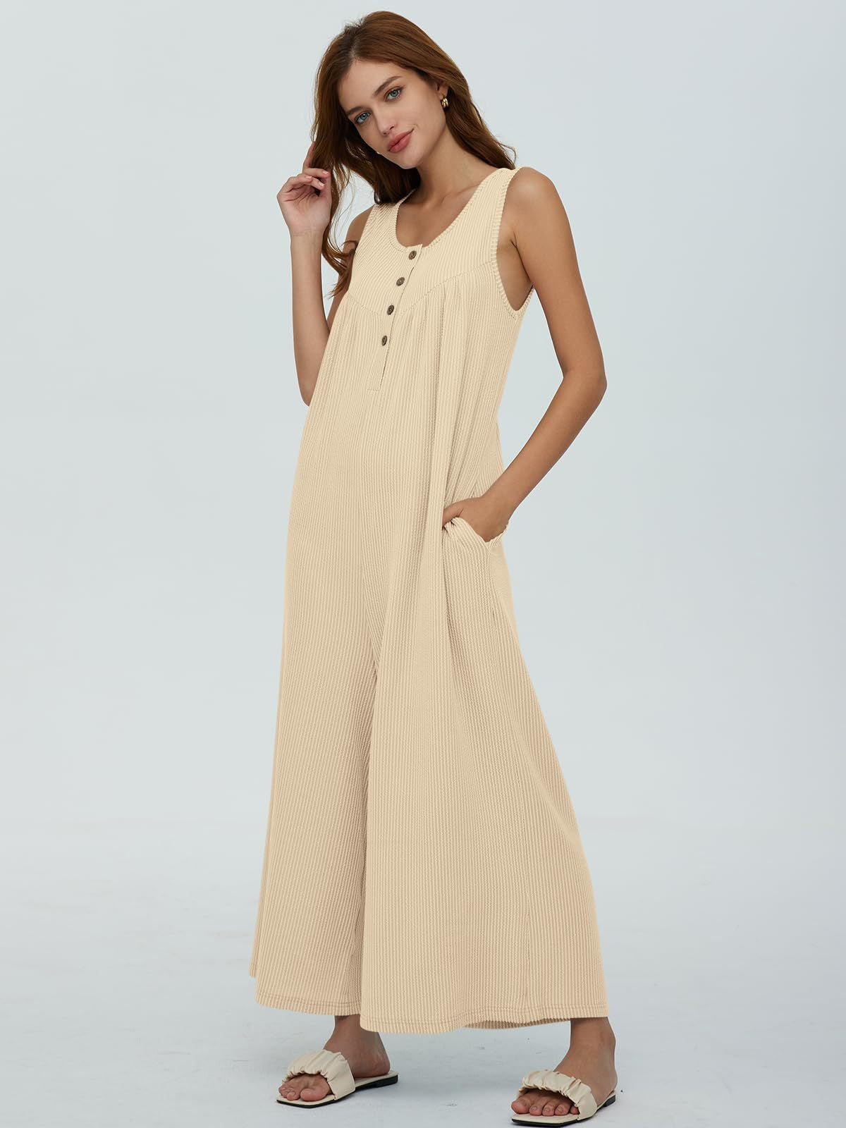 Elegantes, bequemes Damen-Jumpsuit mit Knöpfen und weiten Hosenbeinen von berg-feldt