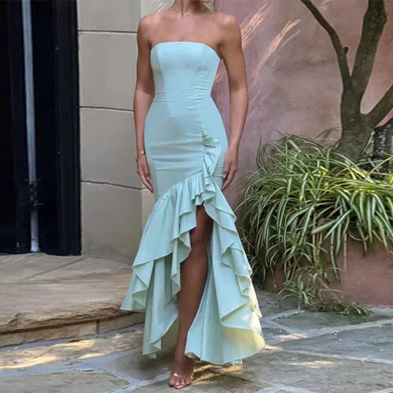 Robe de soirée élégante sans bretelles avec volants et fente, de berg-feldt