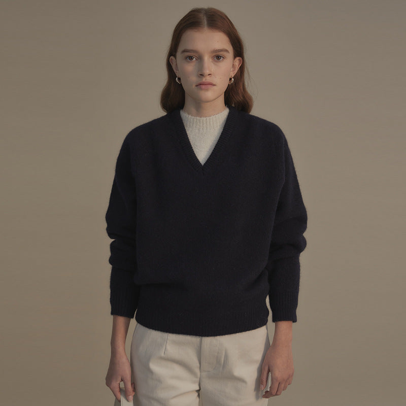 Hochwertiger Damen-Wollpullover mit V-Ausschnitt, lässigem Schnitt und Bündchen von berg-feldt