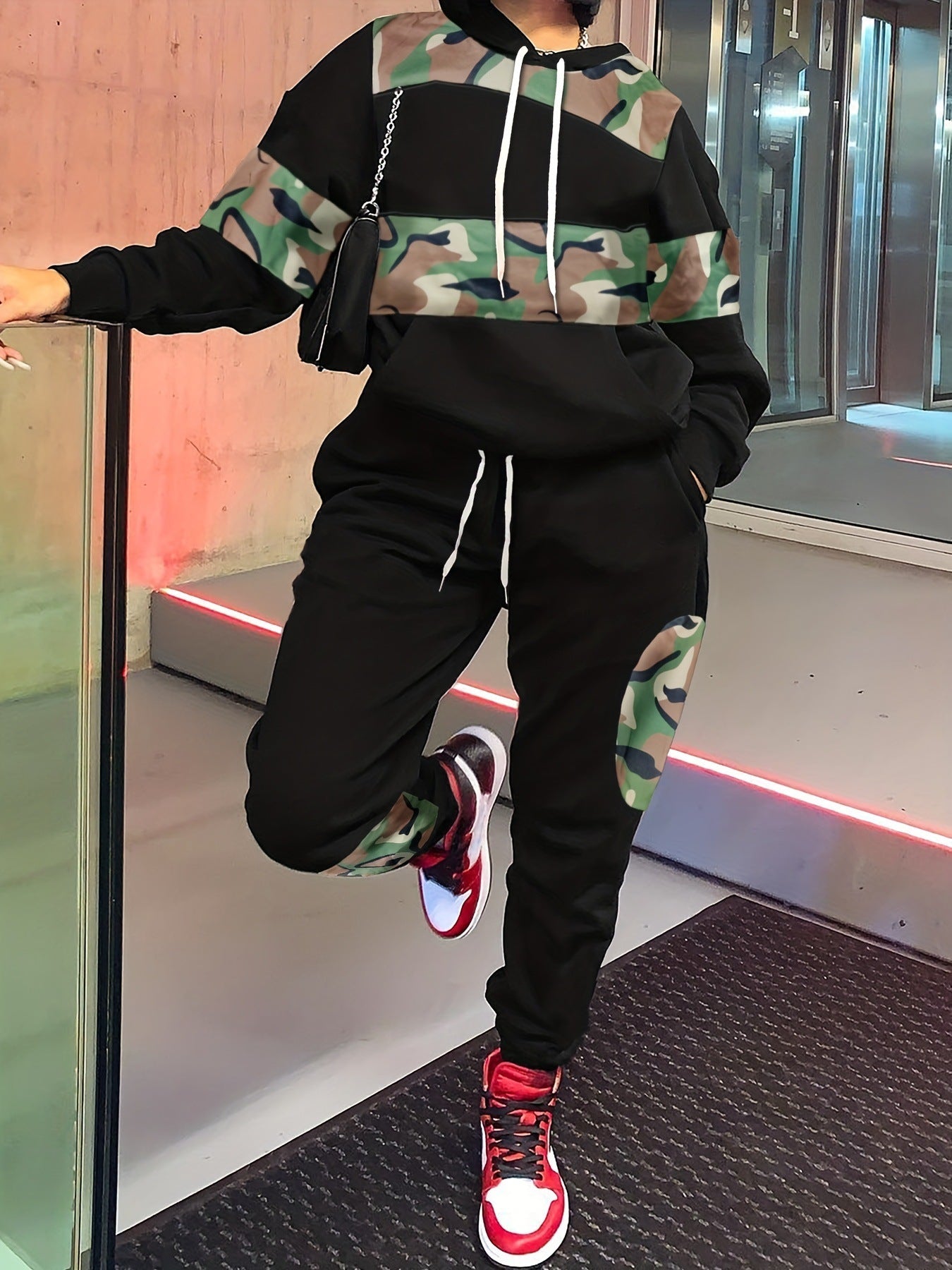 Bequemer Damen Jogginganzug mit modischem Camouflage-Print von berg-feldt