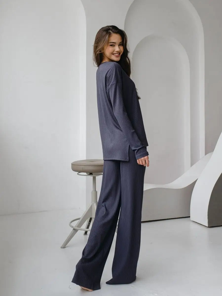 Bequemer Damen-Loungeanzug mit langen Ärmeln und weitem Schnitt von berg-feldt