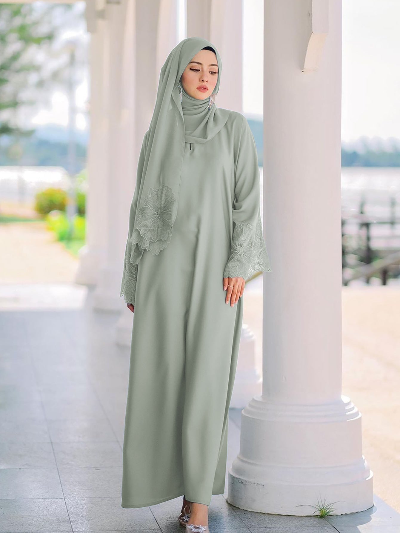Damen Elegantes Maxikleid mit floraler Spitze Berg-Feldt