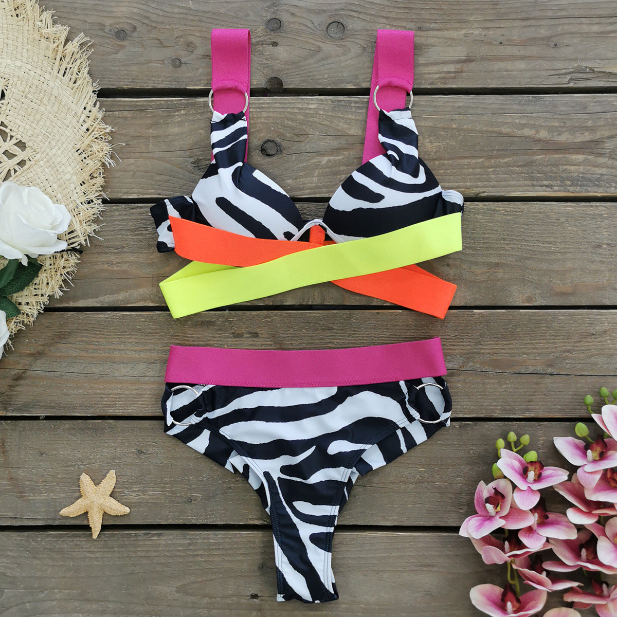 Maillot de bain deux pièces élégant pour femme avec anneaux décoratifs, de berg-feldt