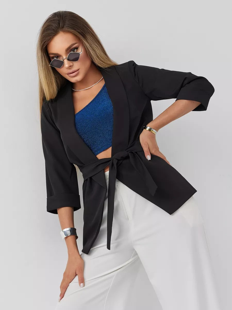 Elegante Damenblazerjacke mit tailliertem Schnitt und Gürtel von berg-feldt