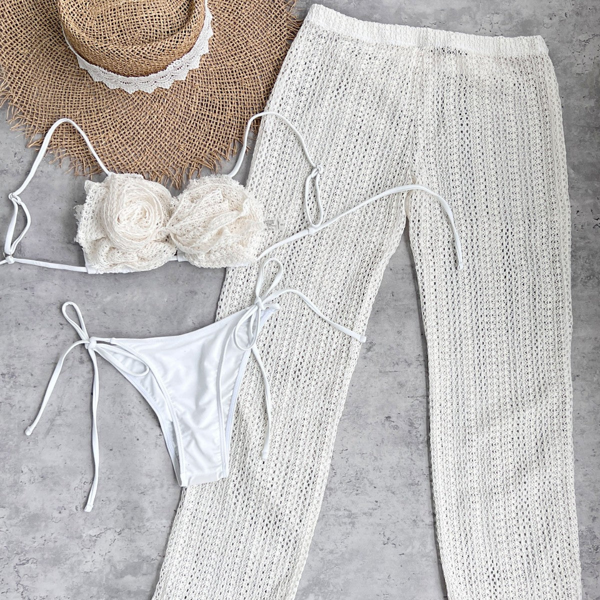Romantisches Strandset für Damen: Oberteil und leichte Hose von berg-feldt