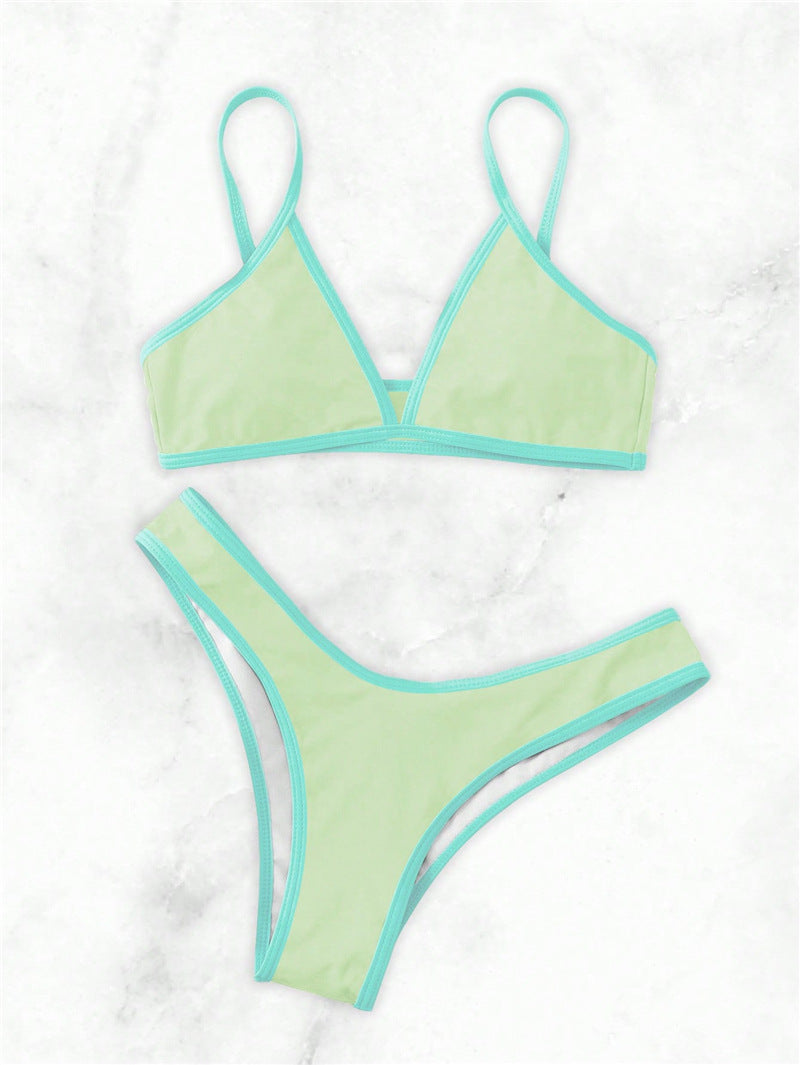 Ensemble bikini femme avec haut triangle, bretelles ajustables et coupe haute de berg-feldt