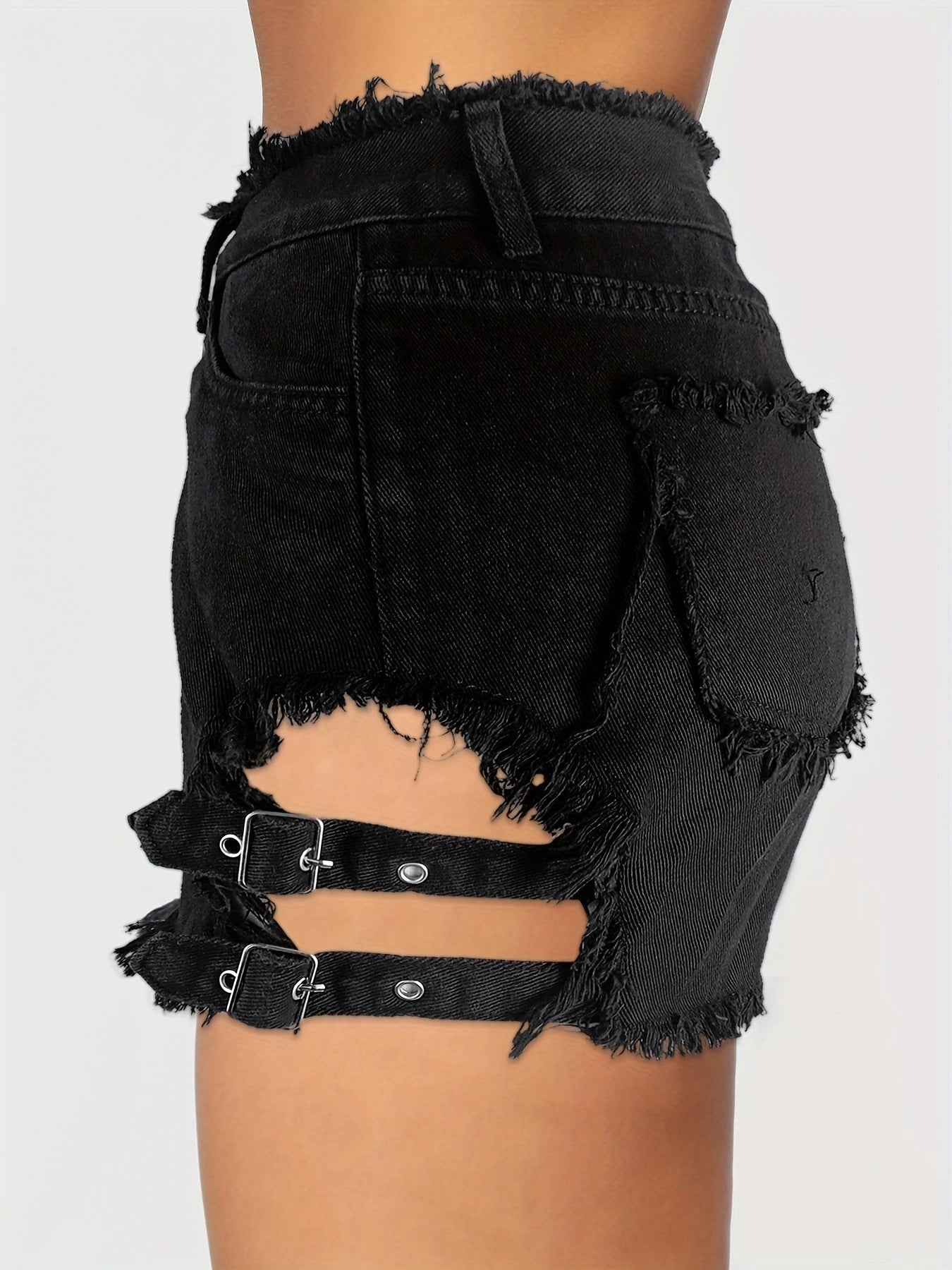 Modische Damen-Destroyed-Shorts mit seitlichen Bändern und Fransen von berg-feldt