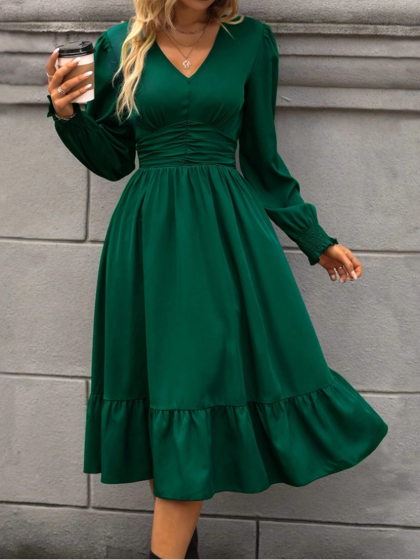 Robe midi Berg-feldt pour femme avec col en V et ourlet à volants
