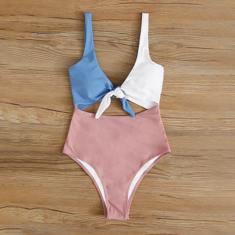 Hochgeschnittenes Damen Bikini-Set mit Knoten vorne und Cut-out Design von berg-feldt