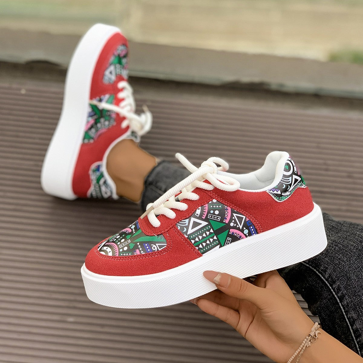 Damen-Sneakers compensées à la mode avec un design frappant Berg-Feldt
