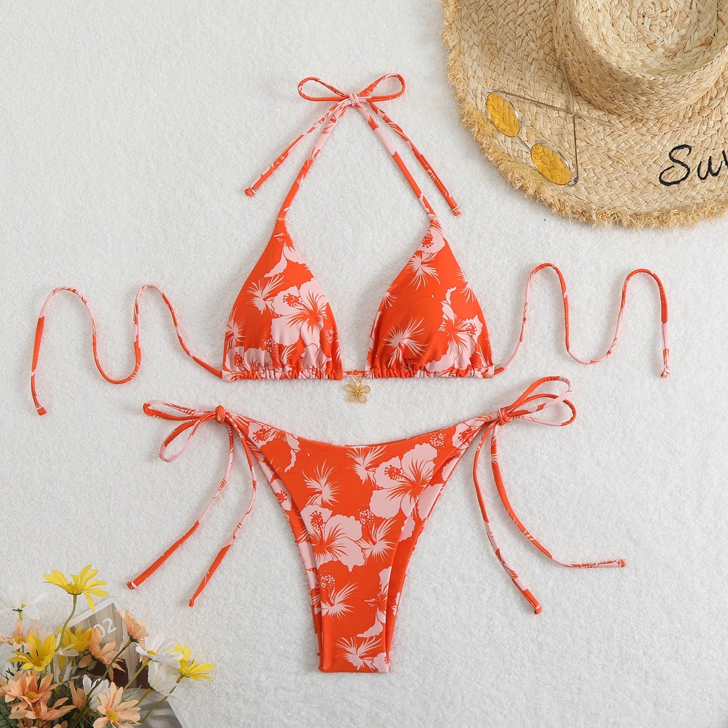 Ensemble bikini berg-feldt avec haut triangle, bretelles réglables et motif floral