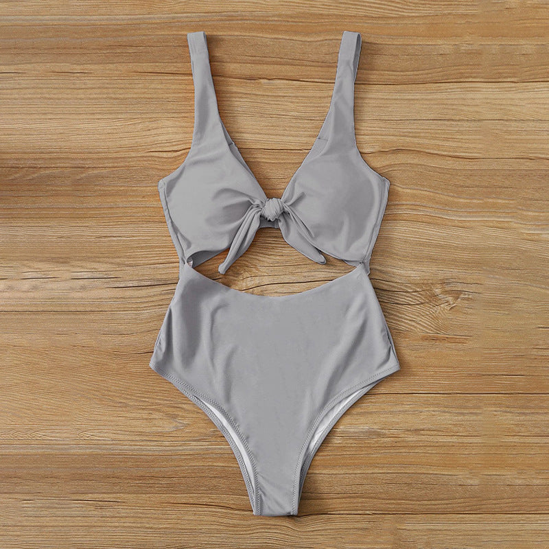 Hochgeschnittenes Damen Bikini-Set mit Knoten vorne und Cut-out Design von berg-feldt
