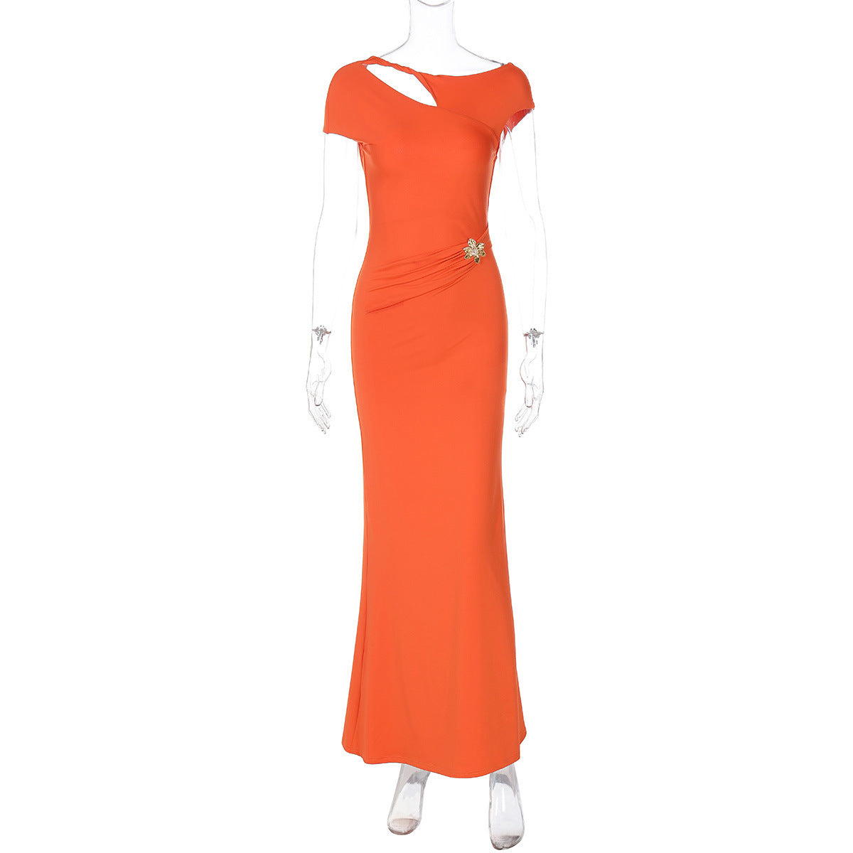 Élégante robe longue pour femme avec des découpes sophistiquées et des éléments smockés de berg-feldt