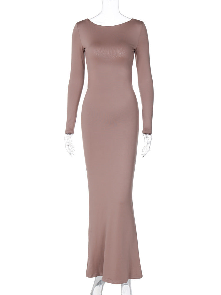 Robe longue élégante pour femme à la silhouette cintrée et aux manches longues par berg-feldt
