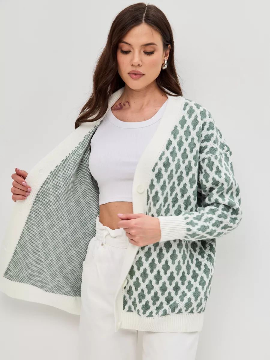 Moderne Strickjacke für Damen in entspannter Passform mit grafischem Muster von berg-feldt