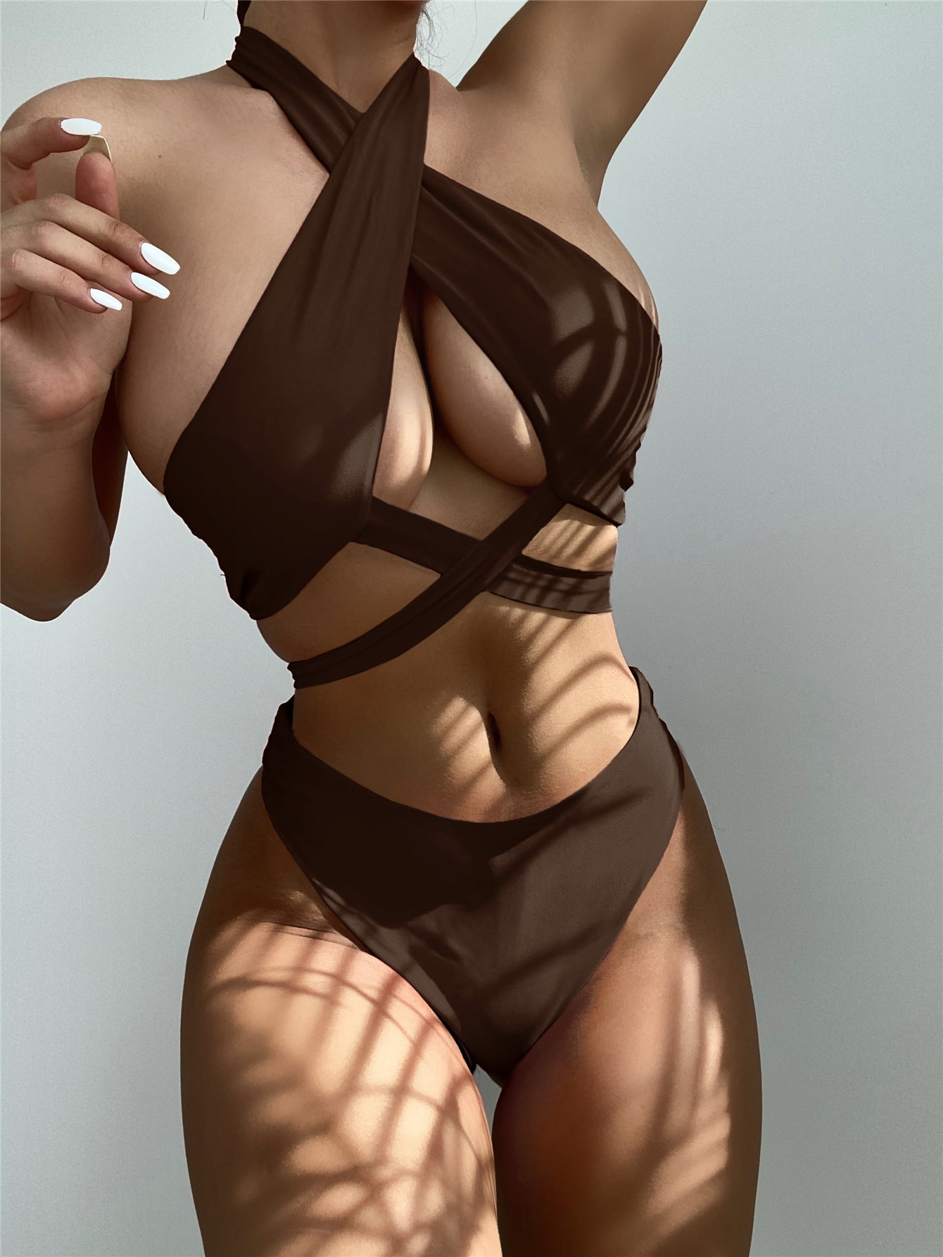 Maillot de bain deux pièces pour femme, de créateur, avec lanières croisées et échancrure haute, par berg-feldt