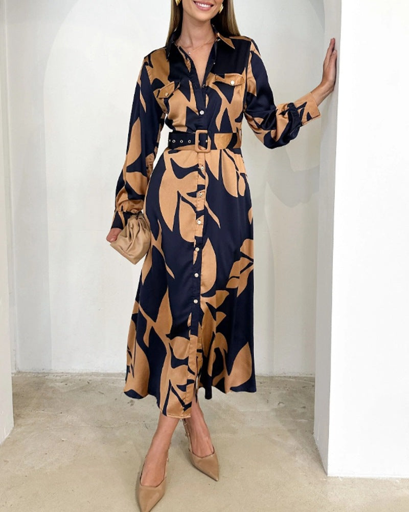 Elegante Damenbluse mit tailliertem Schnitt und kunstvollem Muster von berg-feldt
