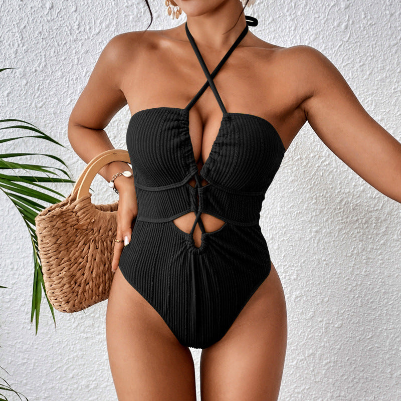 Badeanzug für Damen mit Cut-Out und eleganten Knotendetails von berg-feldt