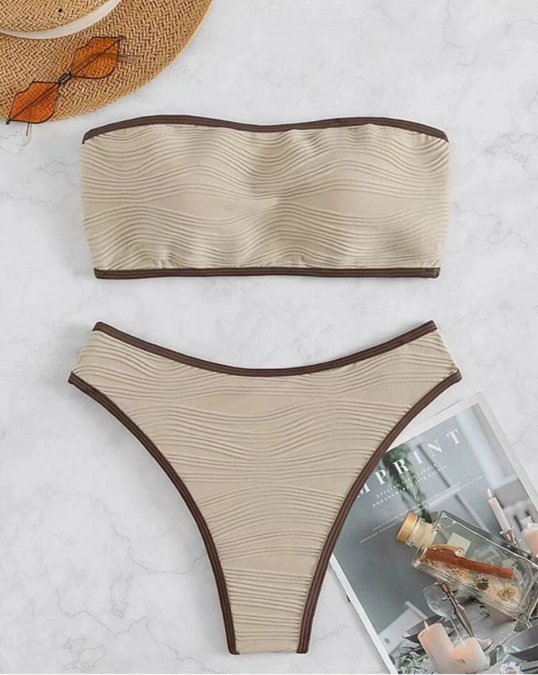 Strukturierter Damen-Bandeau-Bikini mit farblich abgesetzten Kanten von berg-feldt