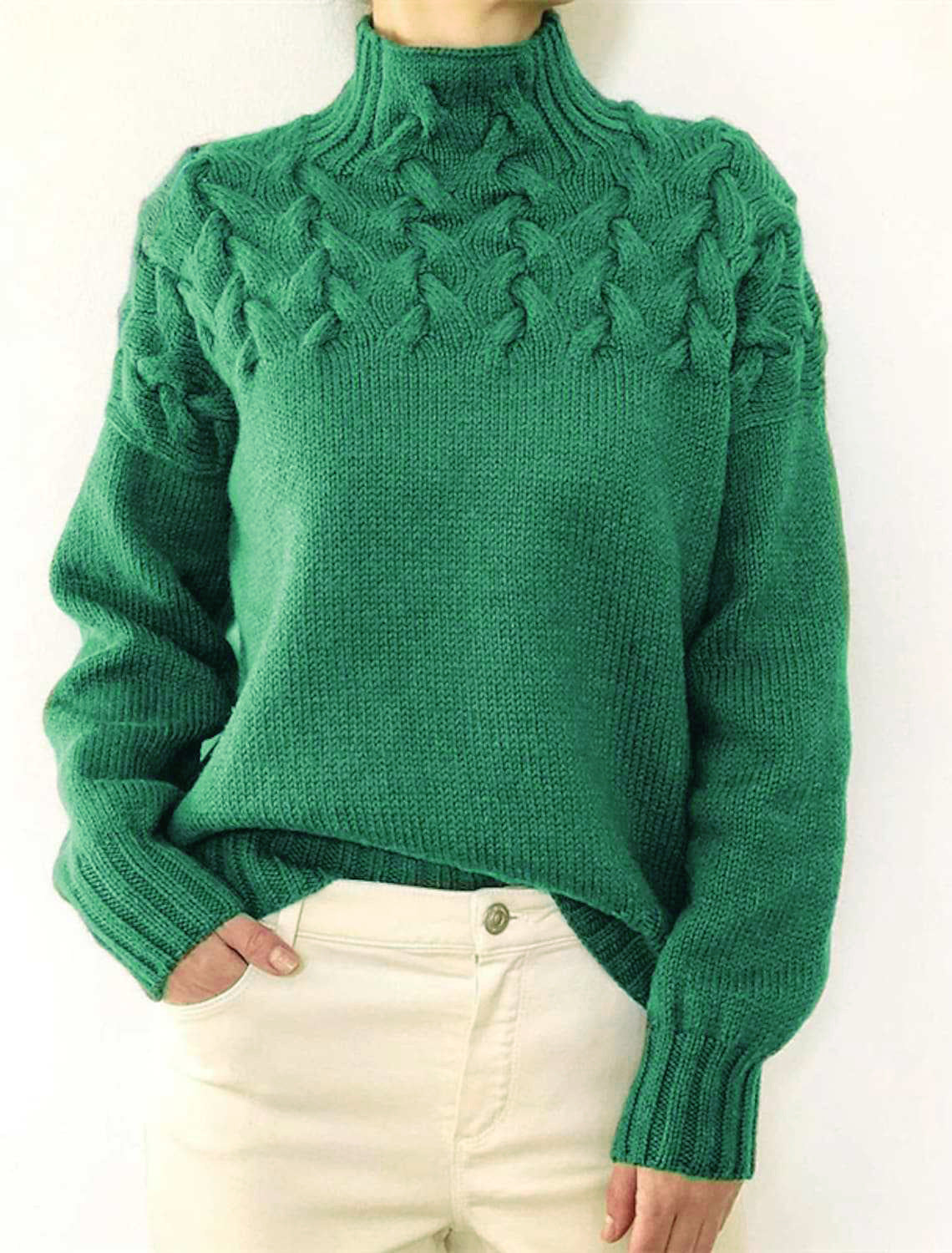 Pull en grosse maille pour femme avec col montant et torsades Berg-Feldt