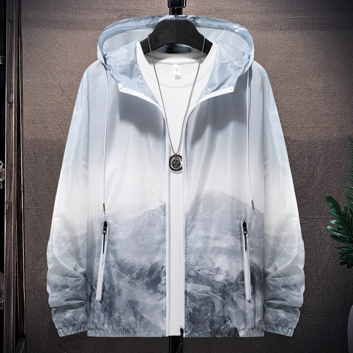 Herren Wind- und wasserfeste leichte Jacke mit einstellbarer Kapuze und reflektierenden Details Berg-Feldt