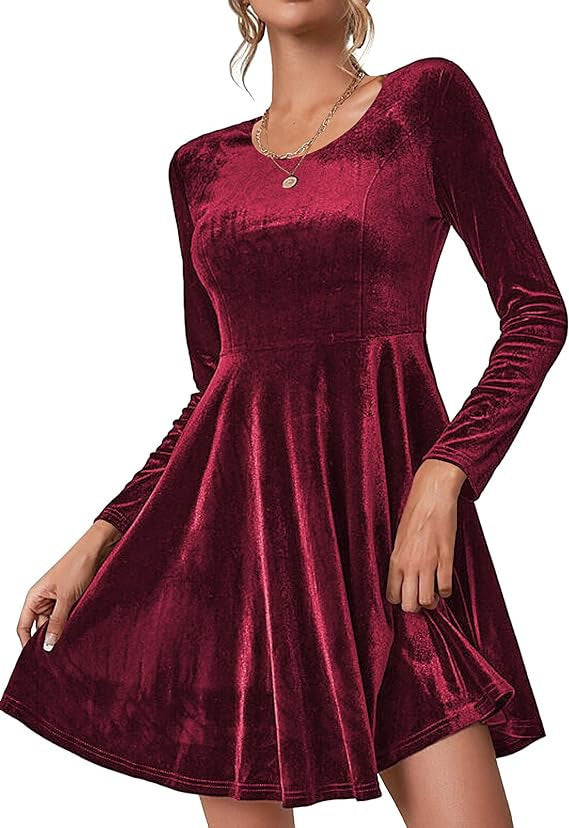 Robe élégante en velours à ourlet incurvé et manches longues Berg-Feldt