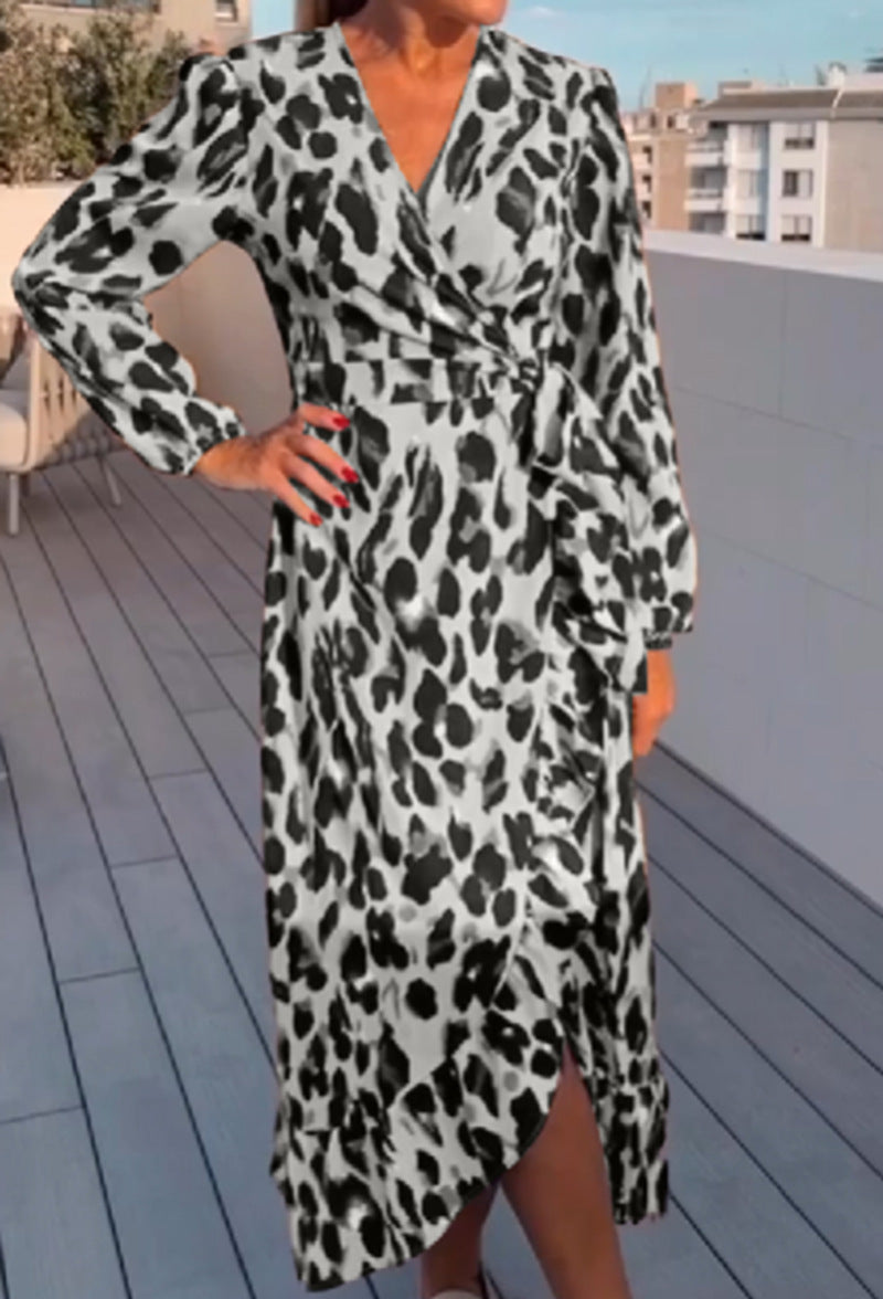 Elegantes Wickelkleid mit Leopardenmuster und weiten Ärmeln von berg-feldt