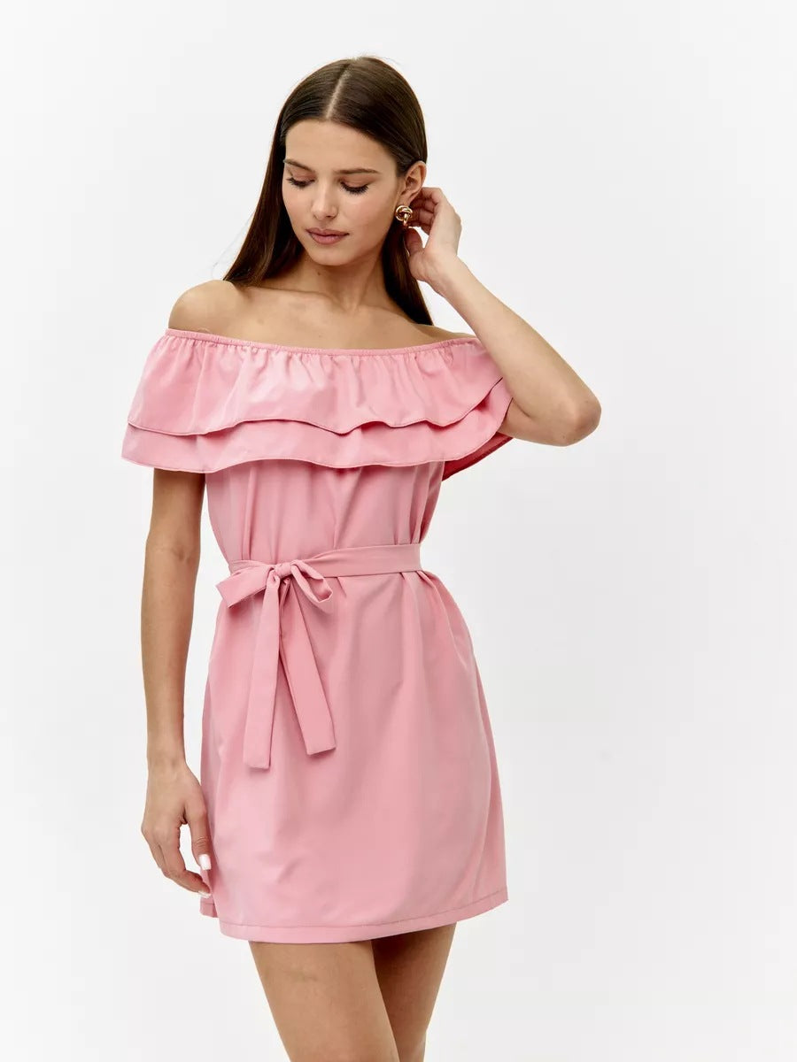Robe fourreau féminine avec fronces et encolure asymétrique à une épaule, taillée sur mesure, par berg-feldt